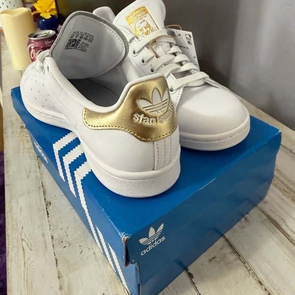 NWT Adidas Stan Smith White with Gold Heel Sneakers Size 6.5 - Picture 12 of 16
